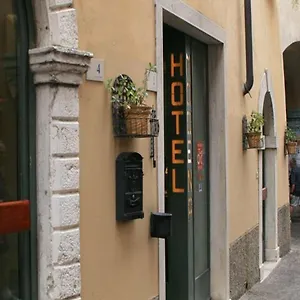 Отель Modena Old Town, Мальчезине